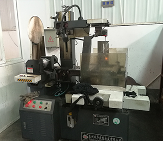 線切割(ge)機(ji)牀