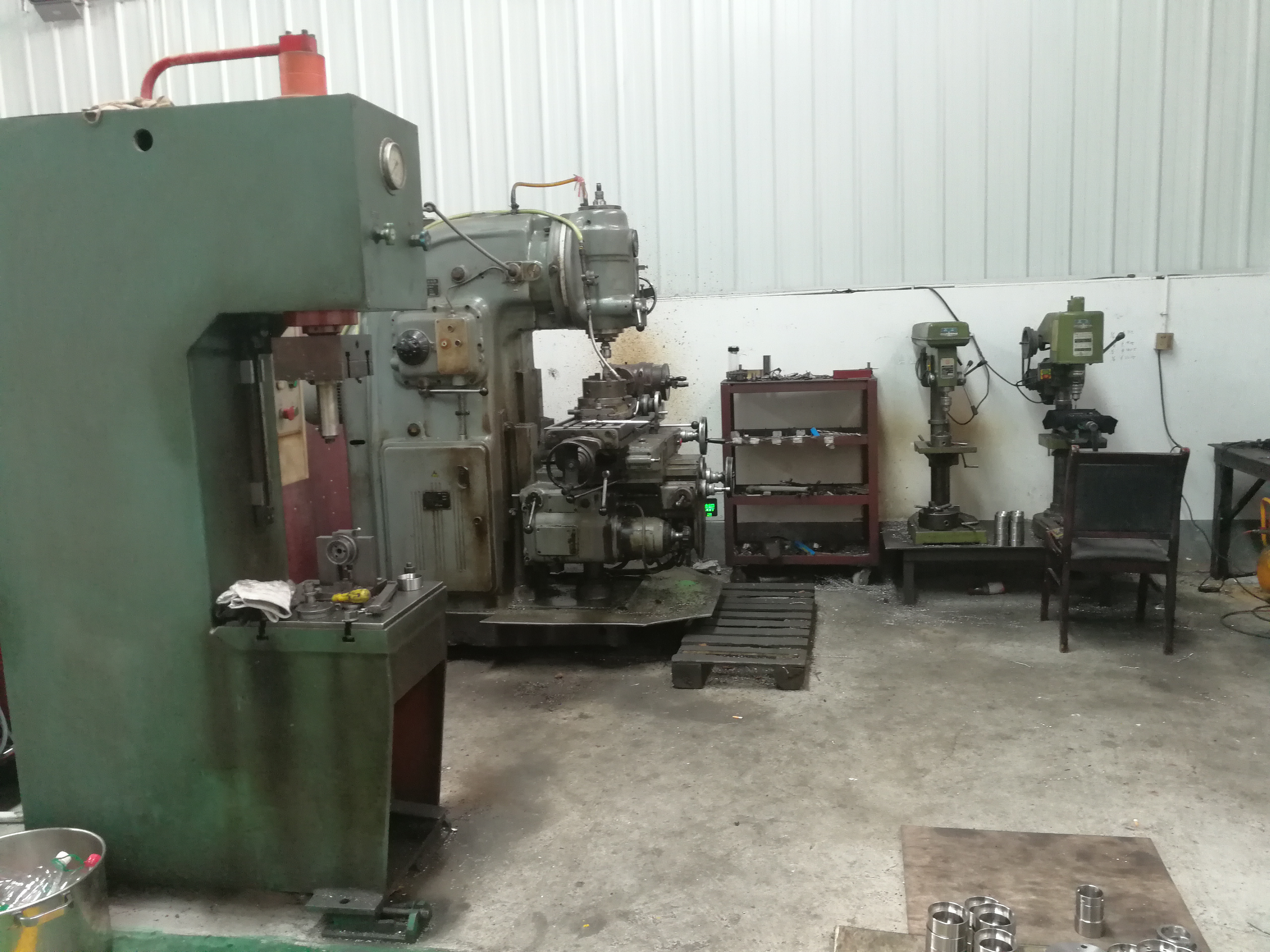 液壓機咊立式萬能銑牀